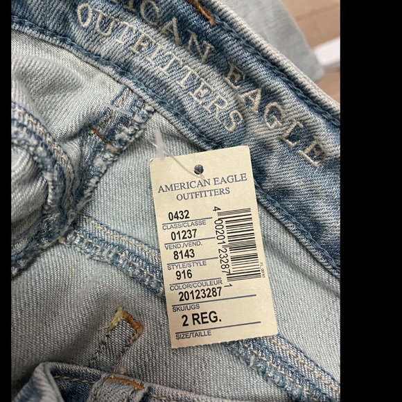 NEW American Eagle Ripped Skinny Jeans in Light Wash NWT - Picture 3 of 3